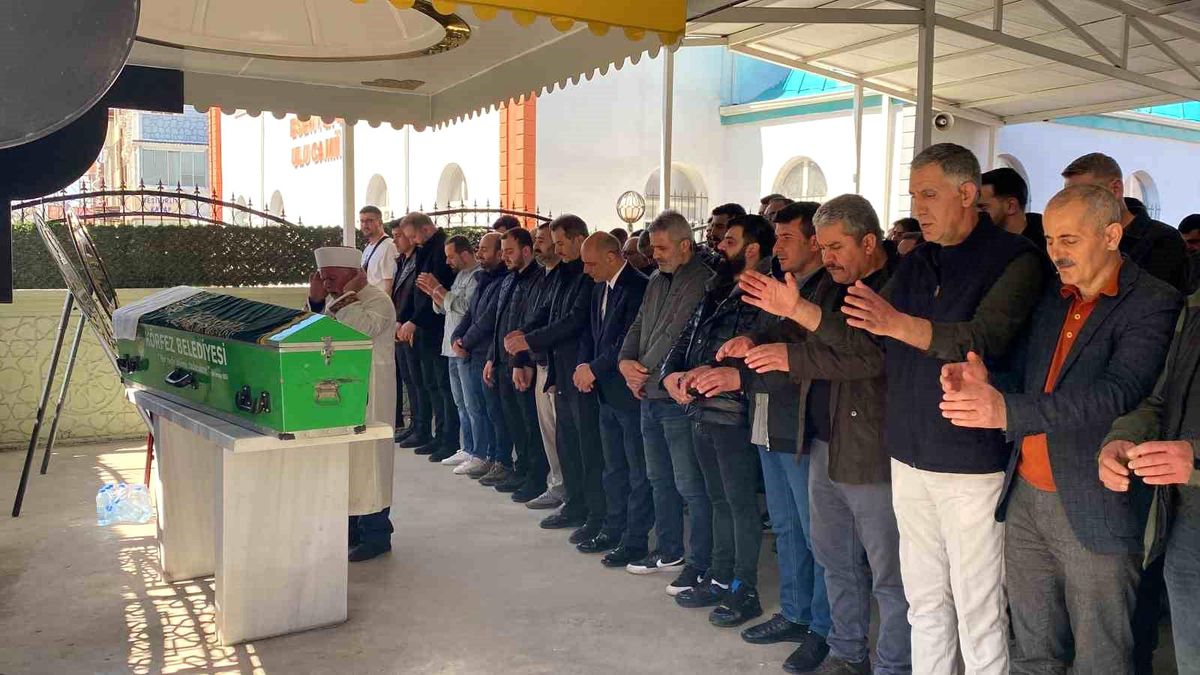Emekli olduğu iş yerinde hayatını kaybeden işçi toprağa verildi