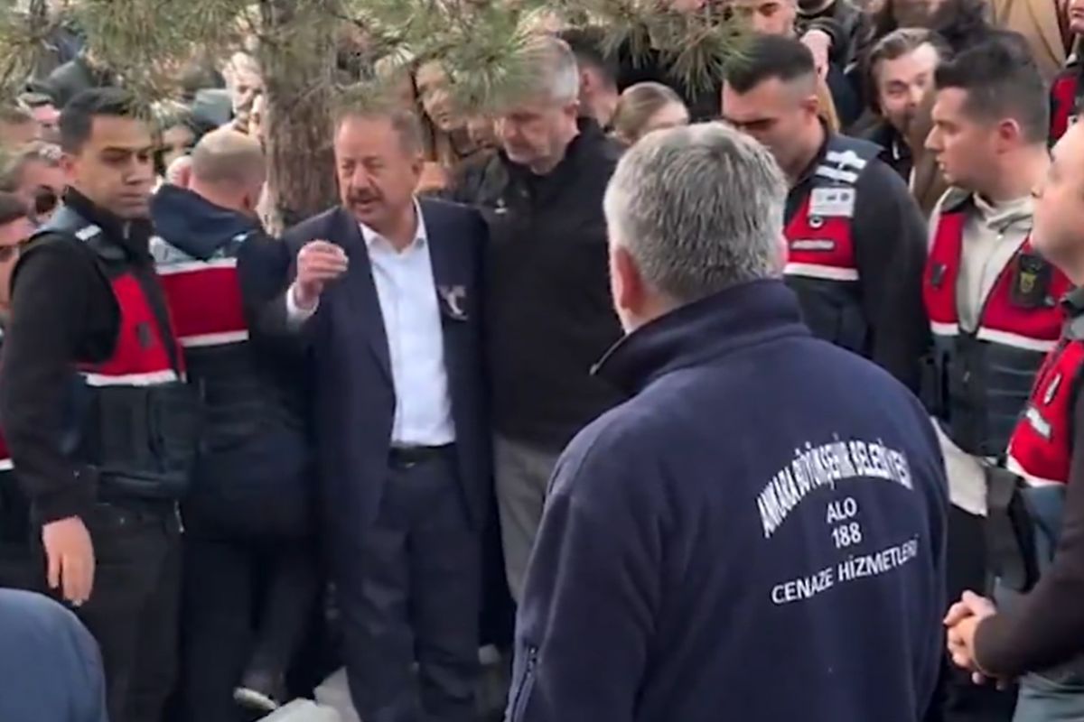 Kürt Ahmet'in cenazesinde dikkat çeken uyarı: Tokalaşmaya çalışmayın