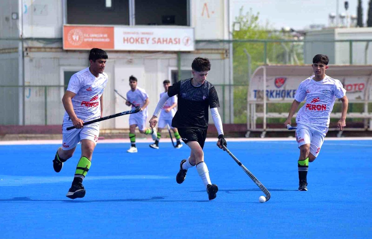 Okul sporları hokey grup müsabakaları Osmaniye'de başladı