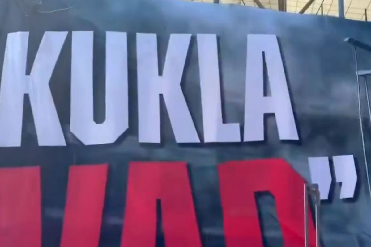 Tepkiler sürüyor! Beşiktaş'tan olay pankart