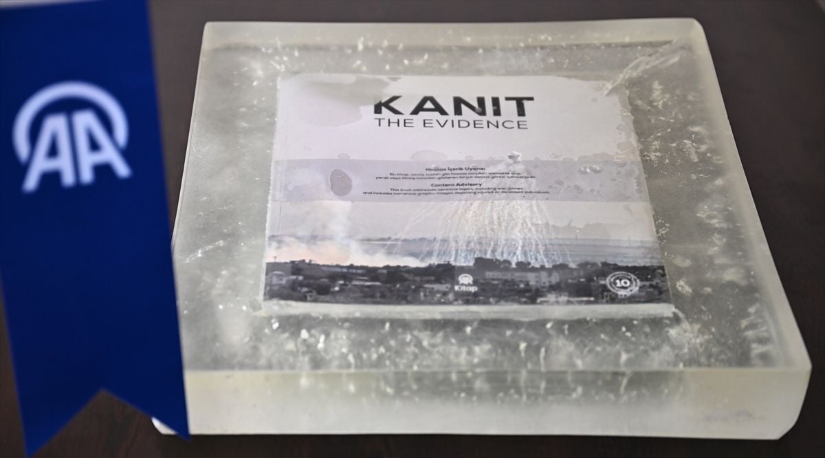 AA'nın Gazze'deki soykırımı anlatan "Kanıt" kitabı, asırlarca korunacak zaman kapsüllerine alındı