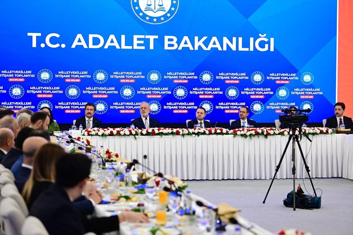 Adalet Bakanı Gürlek, Ege Bölgesi milletvekilleriyle görüştü