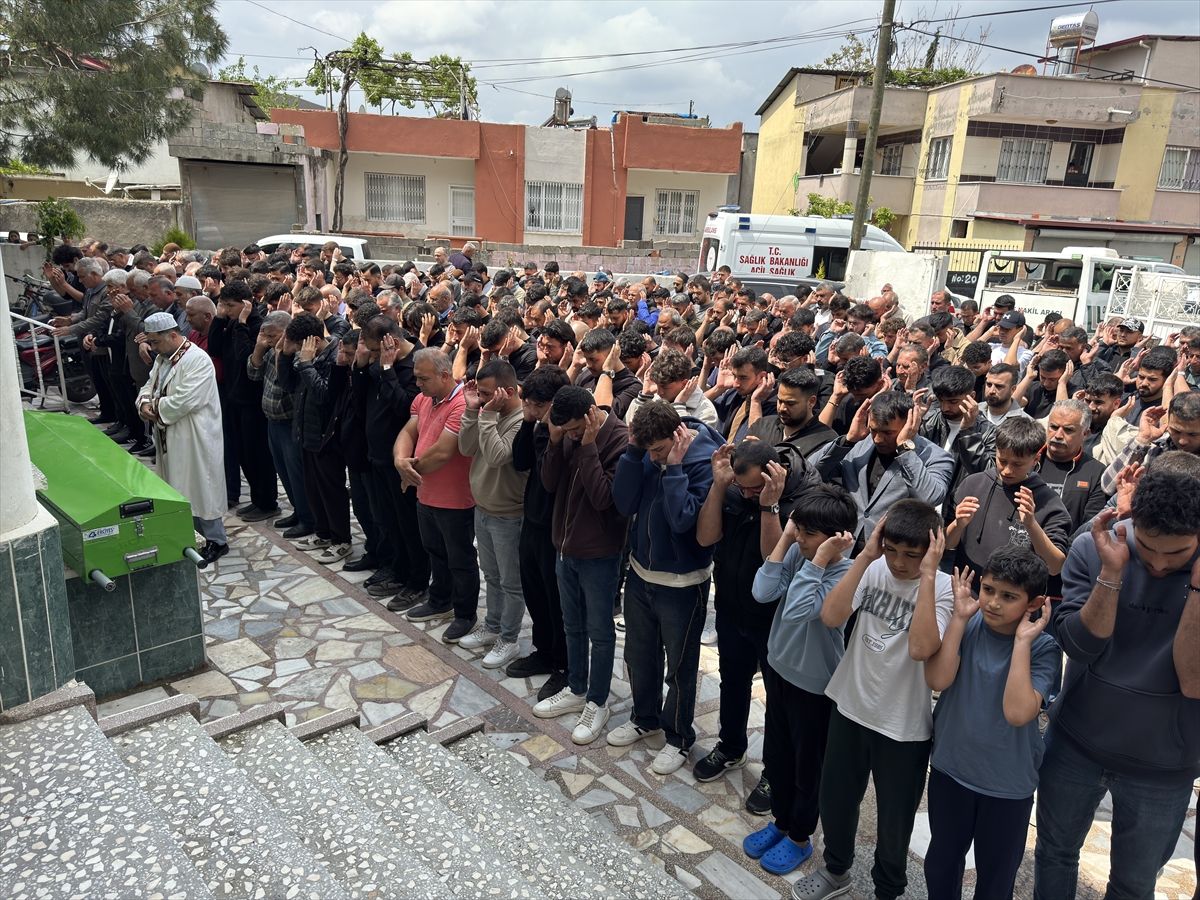Adana'da gölde boğulma tehlikesi geçiren üniversite öğrencisi tedavi gördüğü hastanede öldü