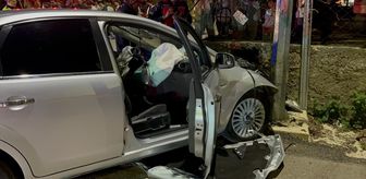 Adana'da iki otomobilin çarpışması sonucu 4 kişi yaralandı