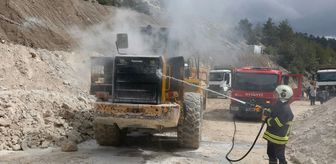 Adana'da iş makinesinde çıkan yangın söndürüldü