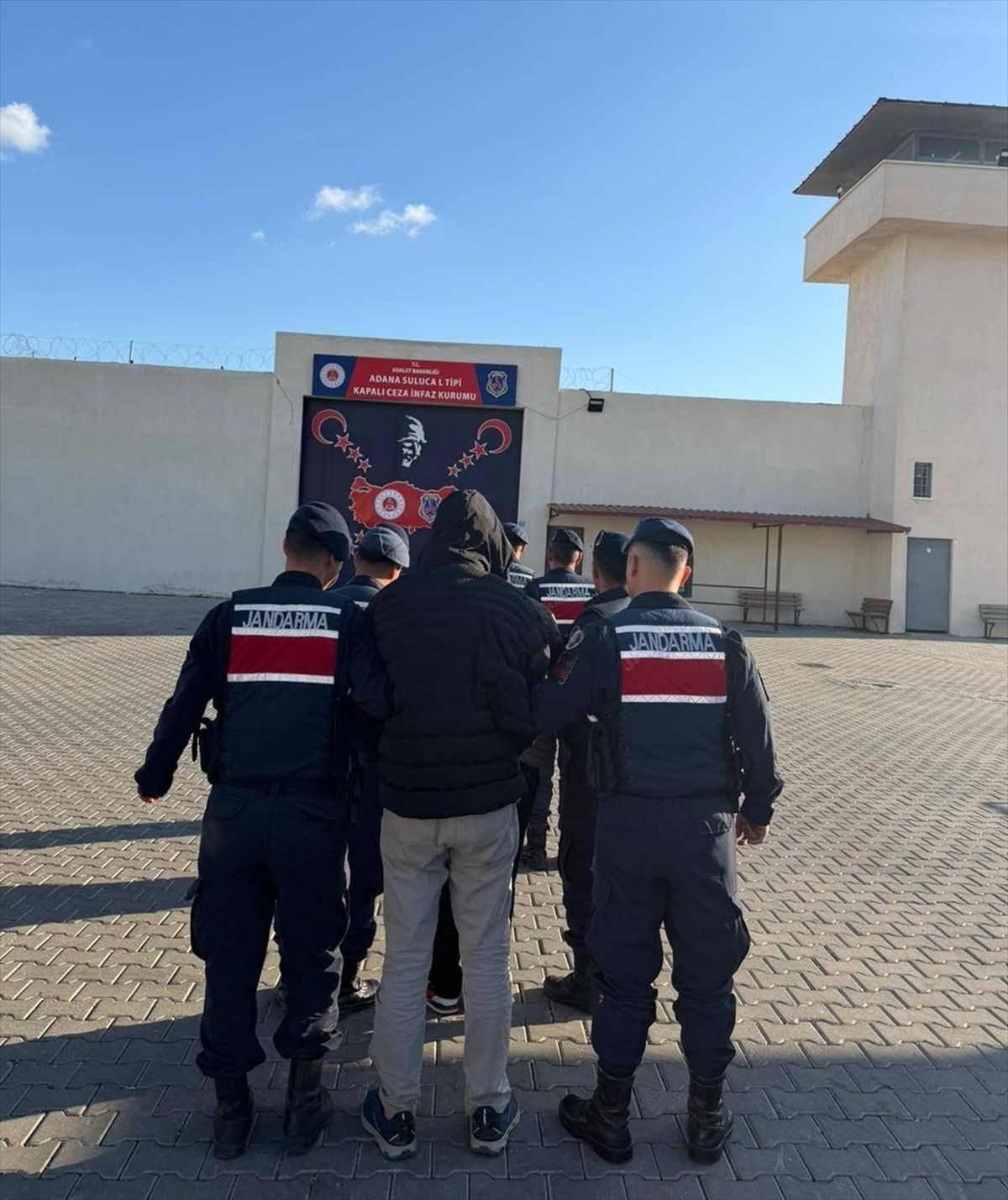 Adana'da kesinleşmiş hapis cezasıyla aranan 7 hükümlü yakalandı