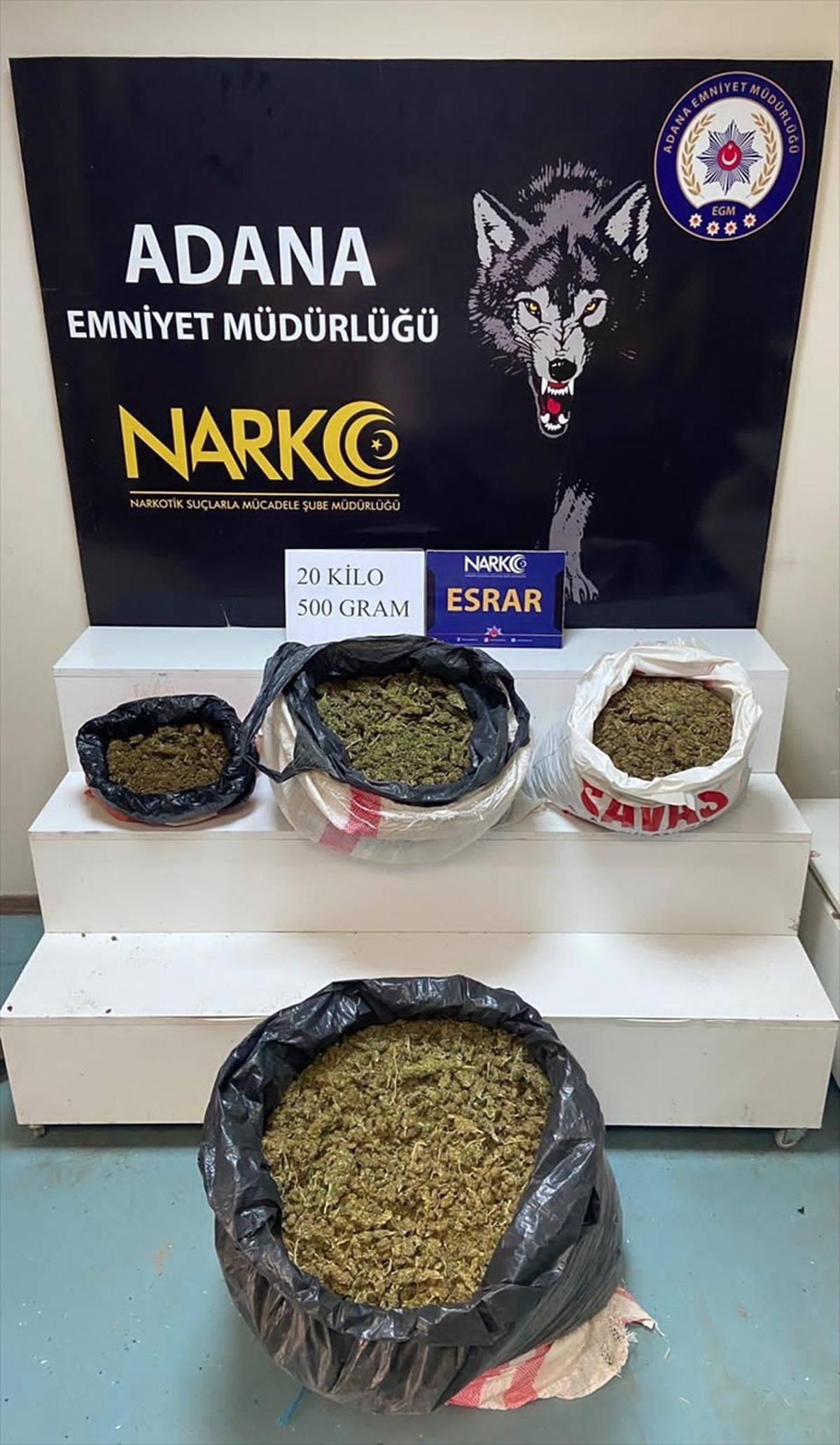 Adana'da otomobilde 20 kilo 500 gram esrar ele geçirildi