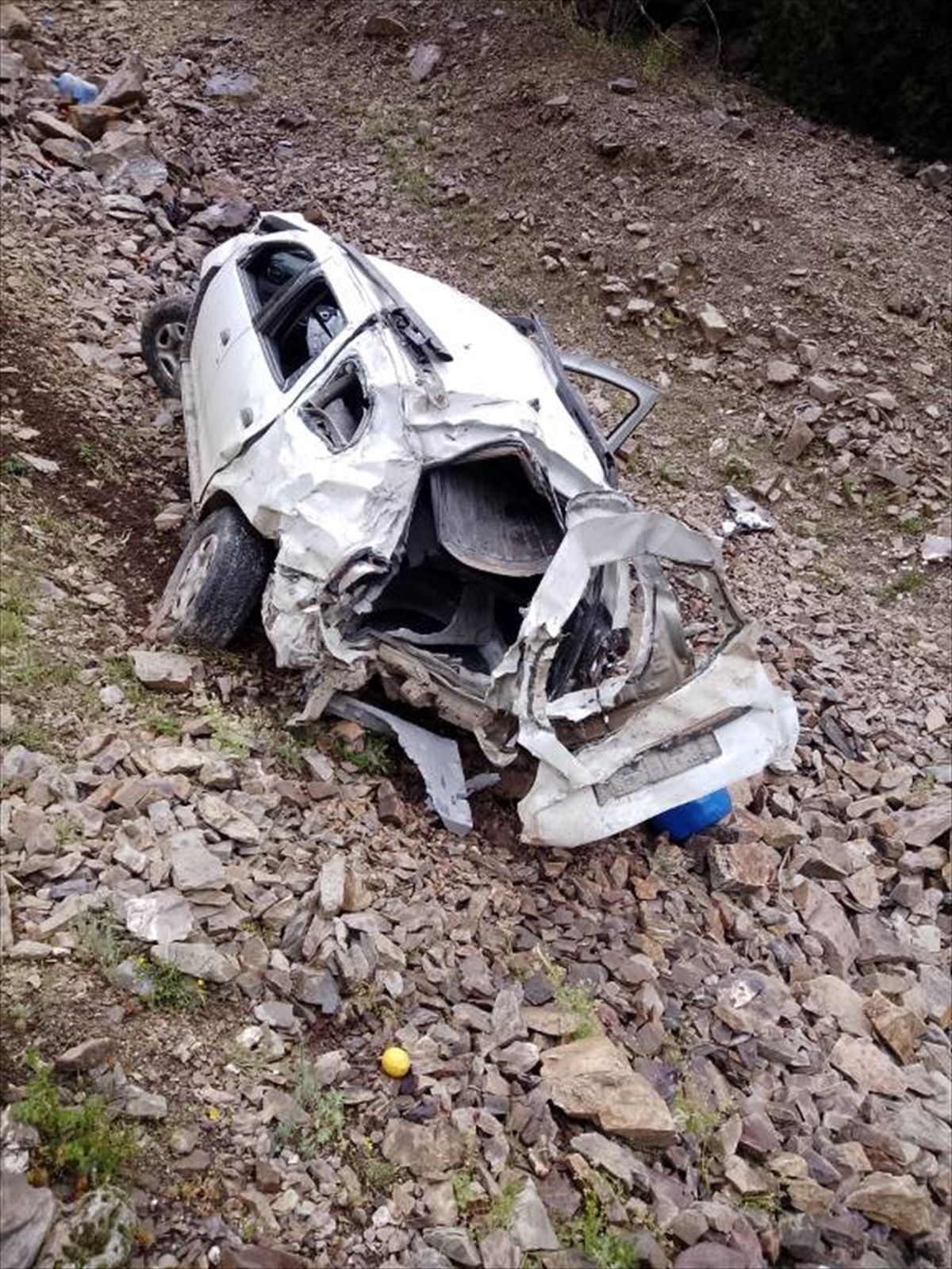 Adana'da uçuruma yuvarlanan otomobilin sürücüsü yaralandı - Haberler