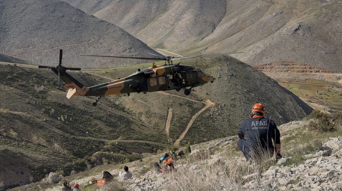 Adıyaman'da dağda mahsur kalan kişi askeri helikopterle kurtarıldı