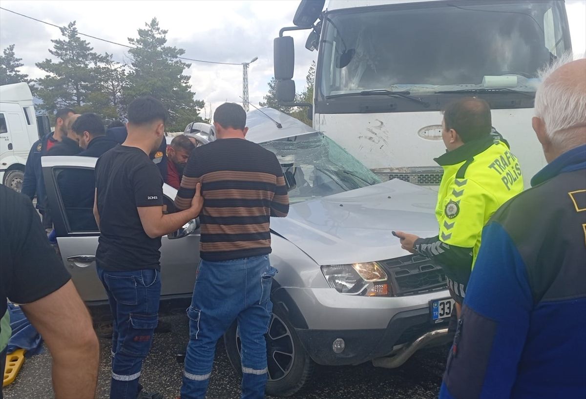 Adıyaman'da tırla çarpışan otomobilin sürücüsü hayatını kaybetti