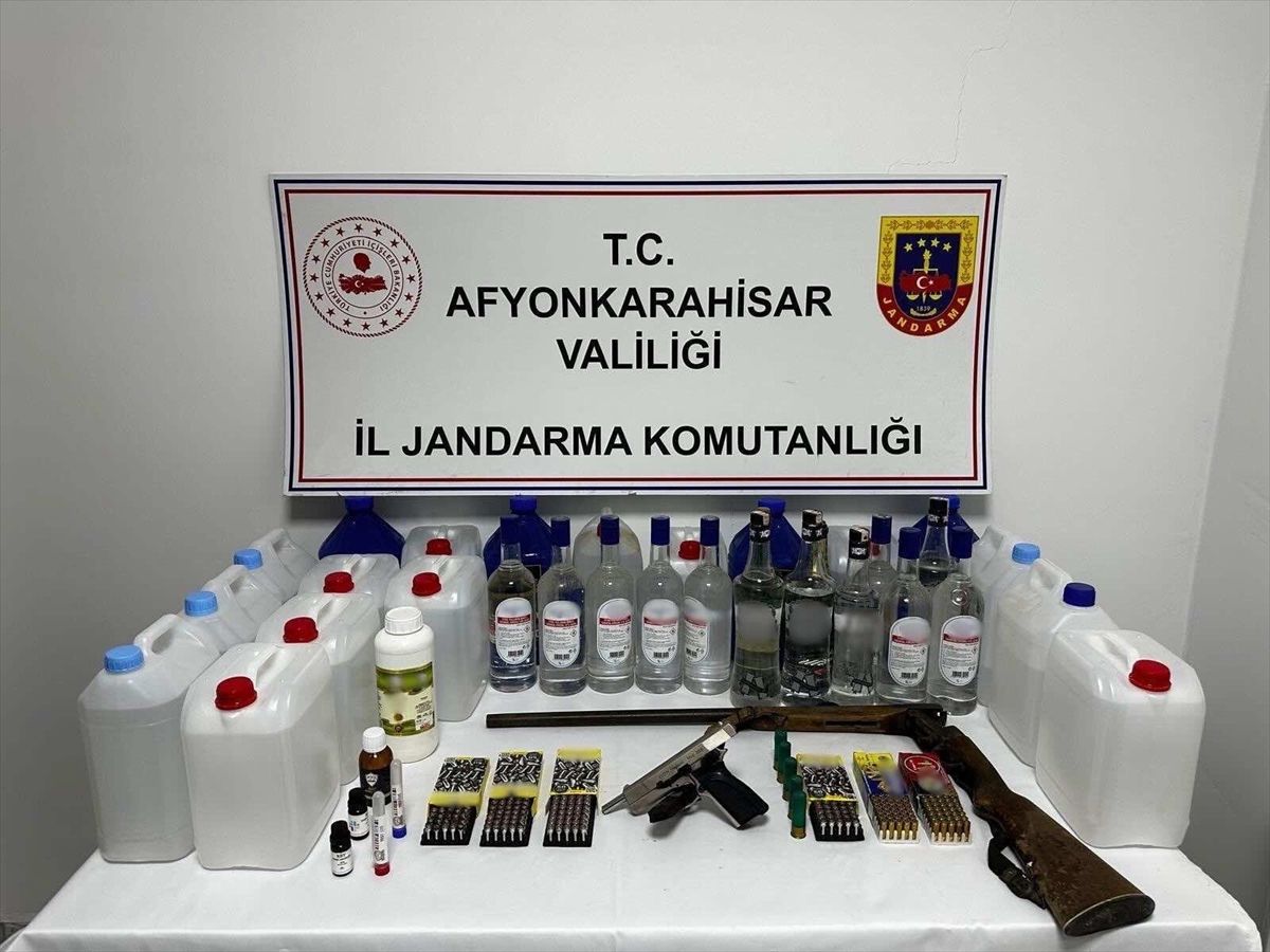 Afyonkarahisar'da kaçak ve sahte alkol operasyonunda 2 zanlı yakalandı
