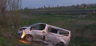 Afyonkarahisar'da otomobil ile kamyonet çarpıştı, 6 kişi yaralandı