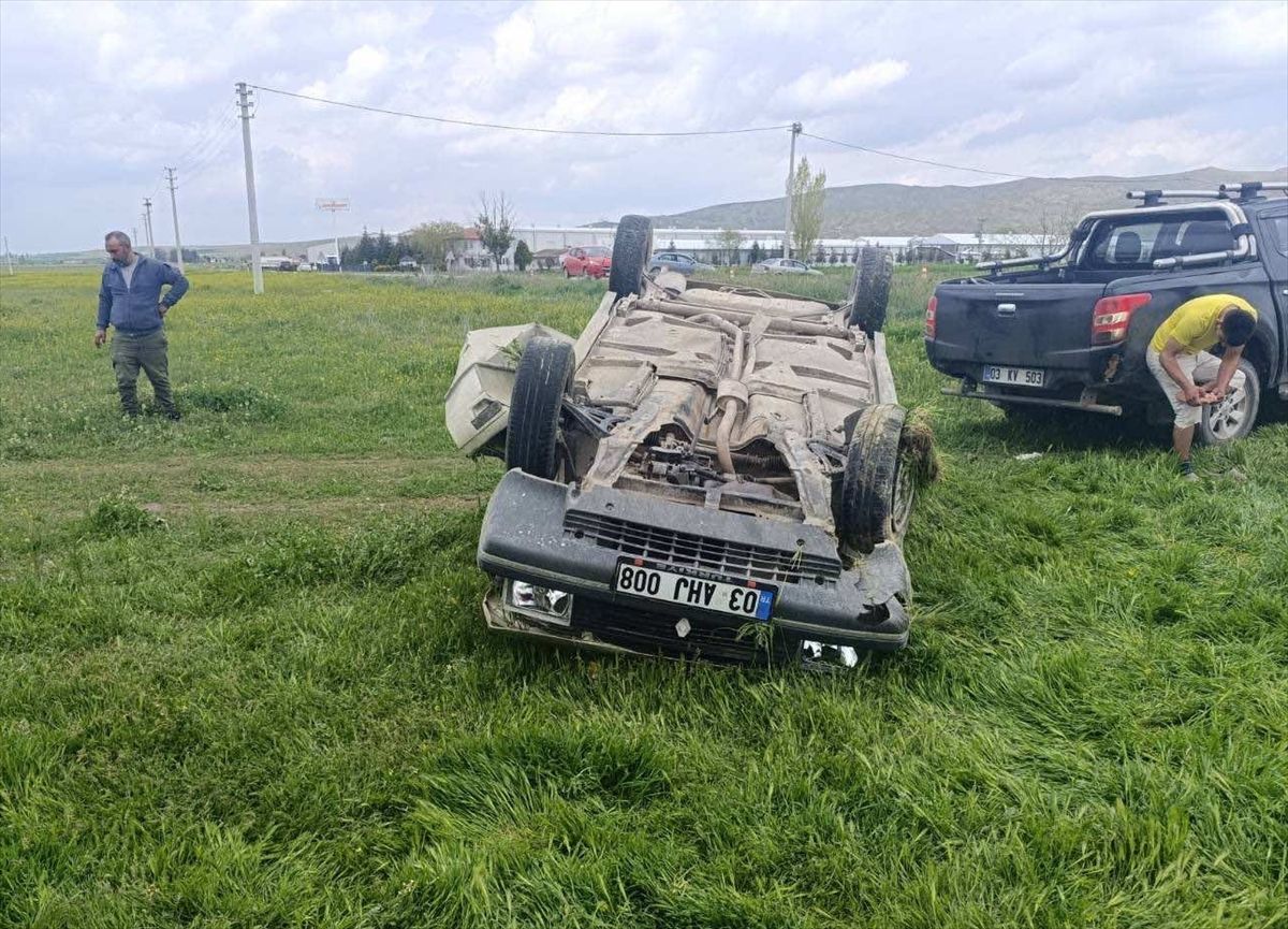 Afyonkarahisar'da otomobilin şarampole devrilmesi sonucu 1 kişi öldü, 4 kişi yaralandı