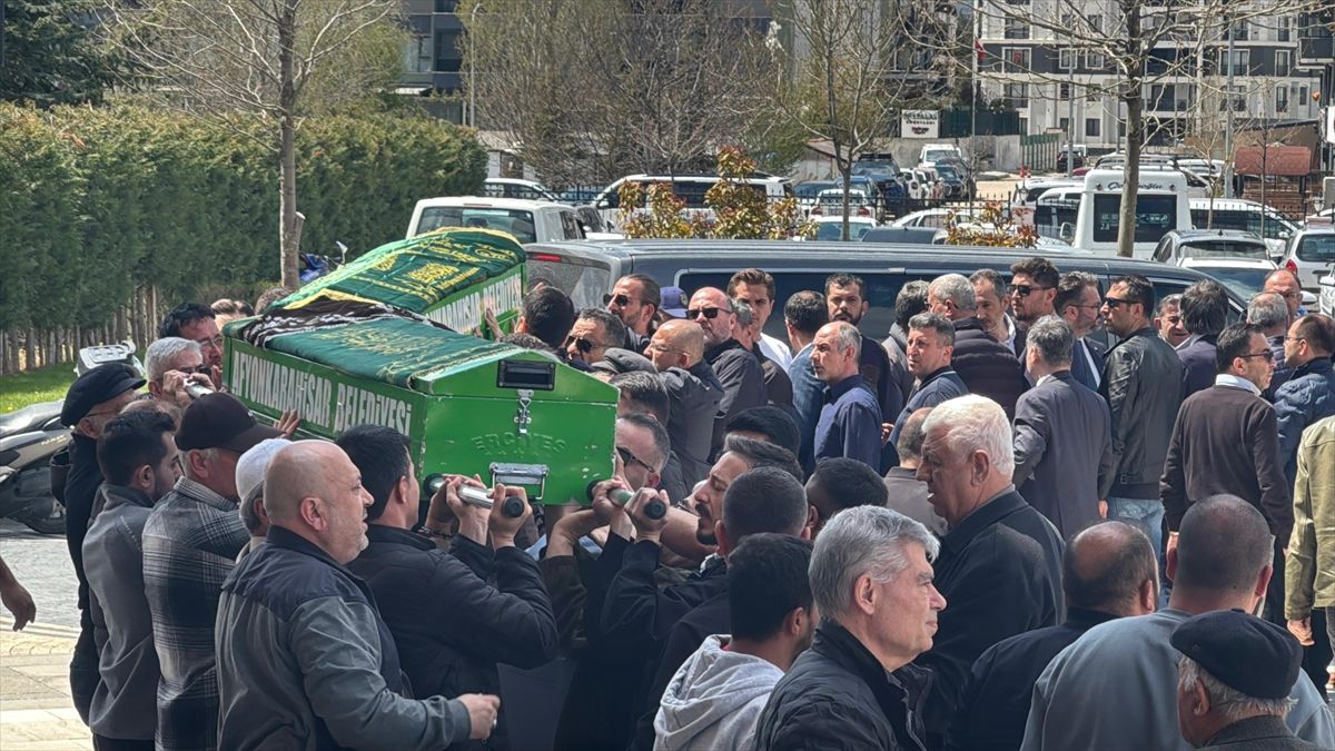Afyonkarahisar'da silahlı kavgada yaşamını yitiren çiftin cenazesi toprağa verildi
