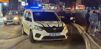 Ağrı'da duvara çarpan belediye otobüsündeki yolcular cam kırılarak tahliye edildi