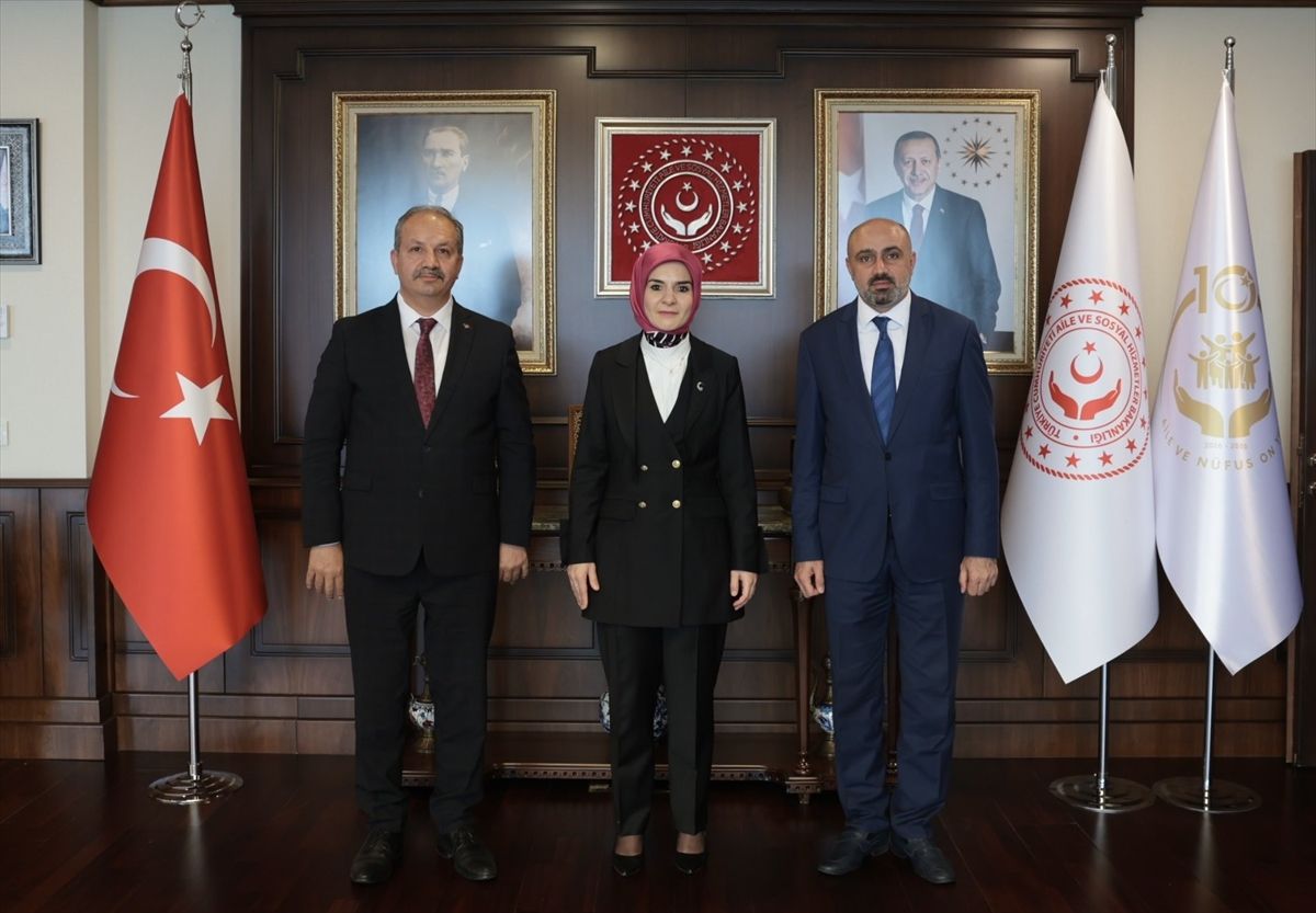 Aile ve Sosyal Hizmetler Bakanı Göktaş, Sağlık-Sen Genel Başkanı Doğan ile görüştü