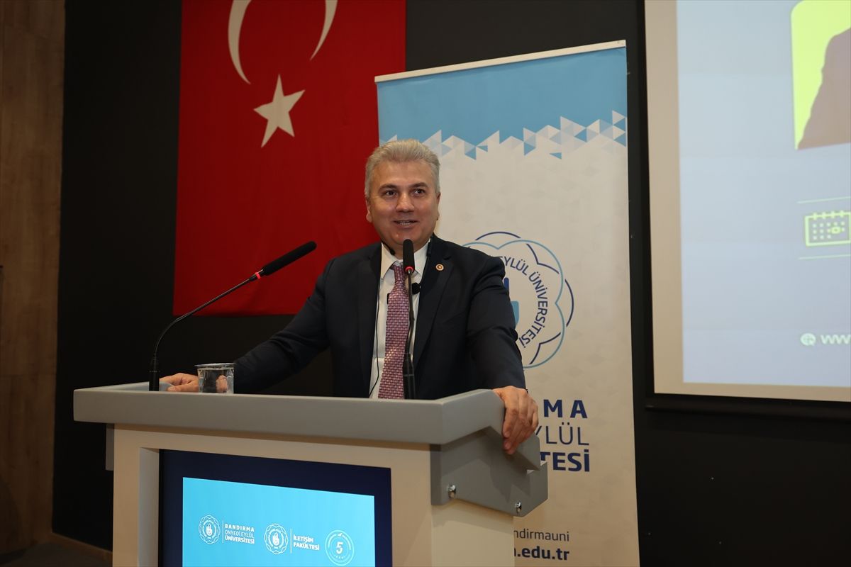 AK Parti Balıkesir Milletvekili Mustafa Canbey, BANÜ'de kamu diplomasisini anlattı