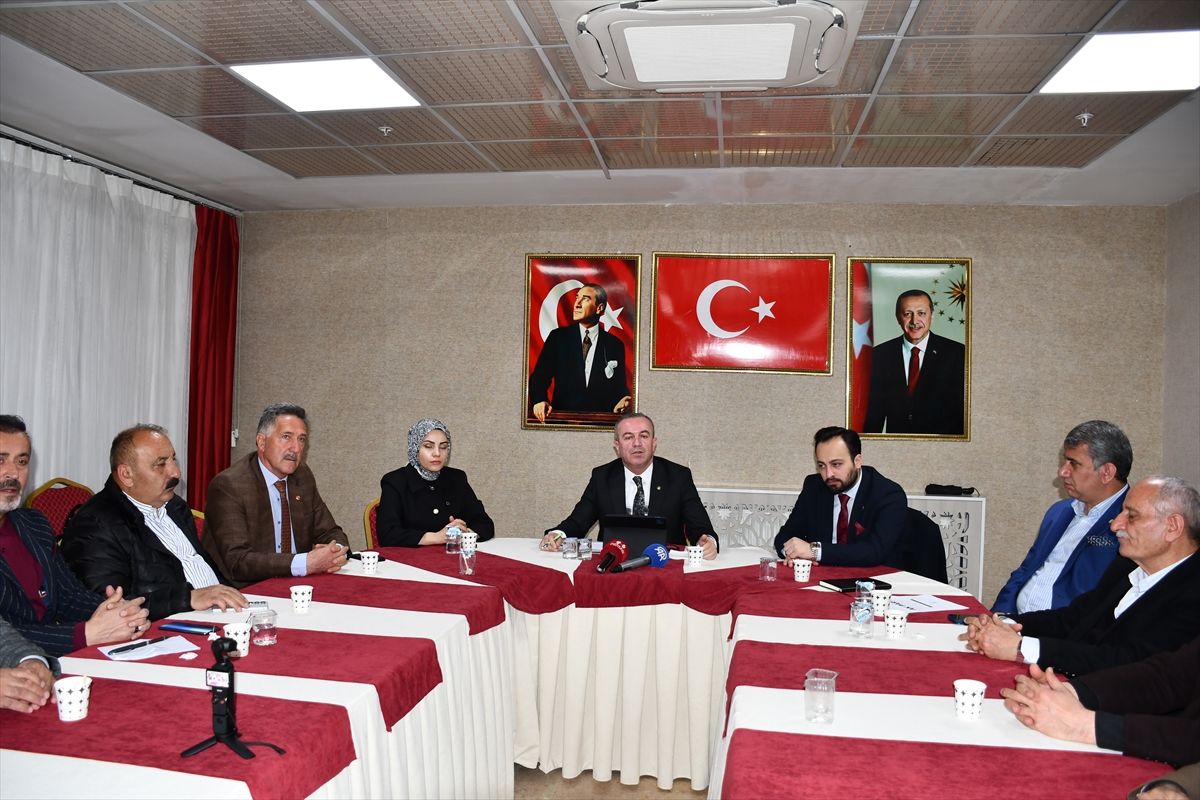 AK Parti Hakkari İl Başkanı Kaya'dan heyelan nedeniyle hasar gören yola ilişkin açıklama