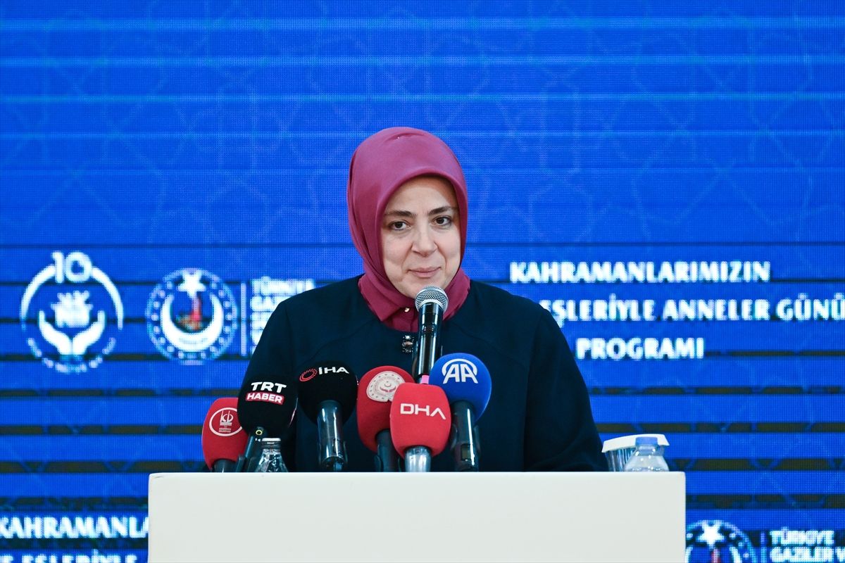 AK Parti Kadın Kolları Başkanı Ercan, "Kahramanlarımızın Anne ve Eşleriyle Anneler Günü Programı"nda konuş...