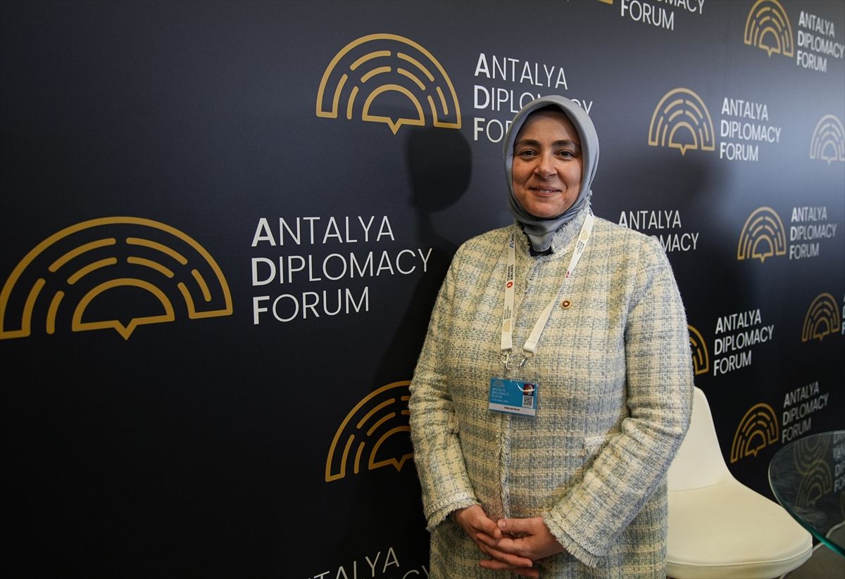 AK Parti kadın kolları üyeleri ADF'de 'dünya barışı' için çaba gösteriyor