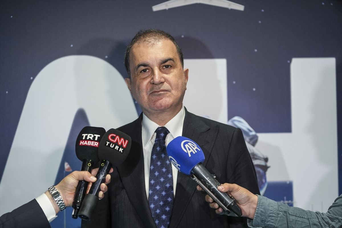 AK Parti Sözcüsü Çelik, SAHA 2026'yı ziyaretinde gazetecilere açıklamada bulundu Açıklaması