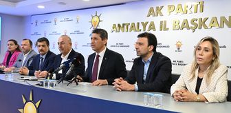 AK Parti'ye katılan Serik Belediye Başkanı ile meclis üyelerine rozetleri takıldı