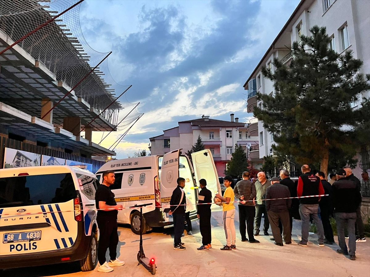 Aksaray'da bir apartmanda çıkan yangında 91 yaşındaki kadın hayatını kaybetti