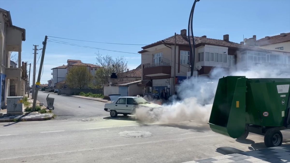 Aksaray'da seyir halindeki otomobilde çıkan yangın söndürüldü