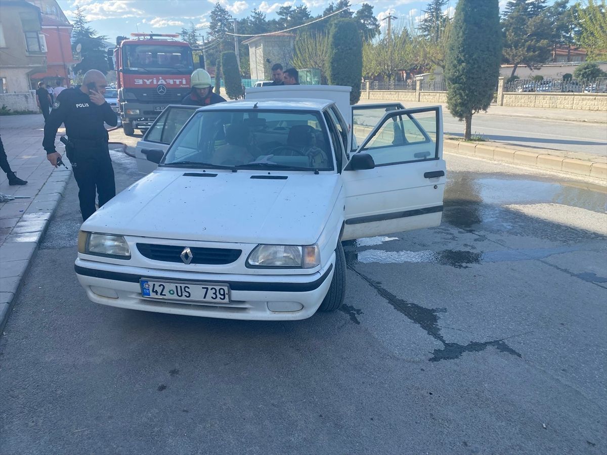 Akşehir'de park halindeki araçta çıkan yangında 1 kişi yaralandı