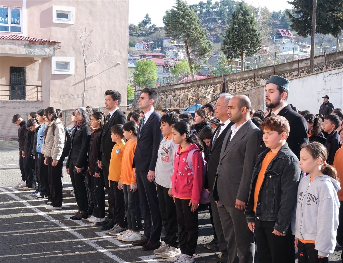 Aladağ Kaymakamı Sançar Batuhan Kurdu ortaokul öğrencileriyle buluştu
