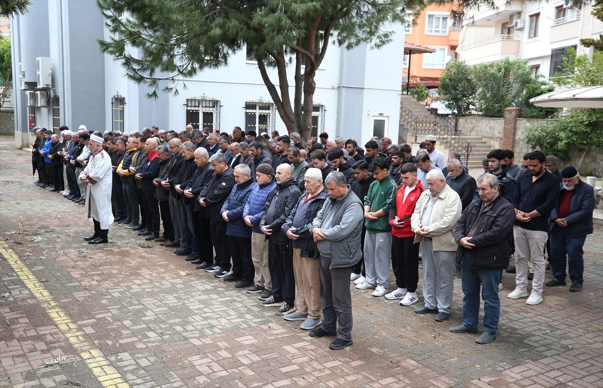 Alanya'da Kahramanmaraş'taki okul saldırısında ölenler için gıyabi cenaze namazı kılındı