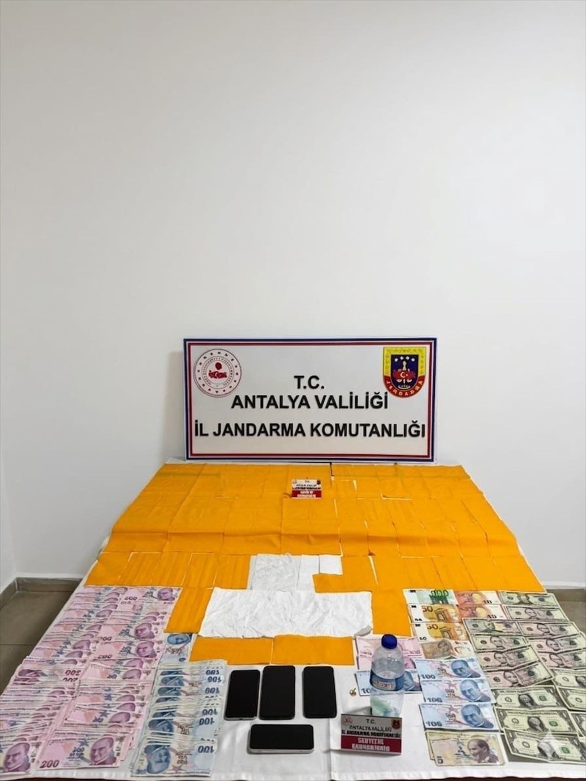 Alanya'da uyuşturucu operasyonunda 2 şüpheli yakalandı