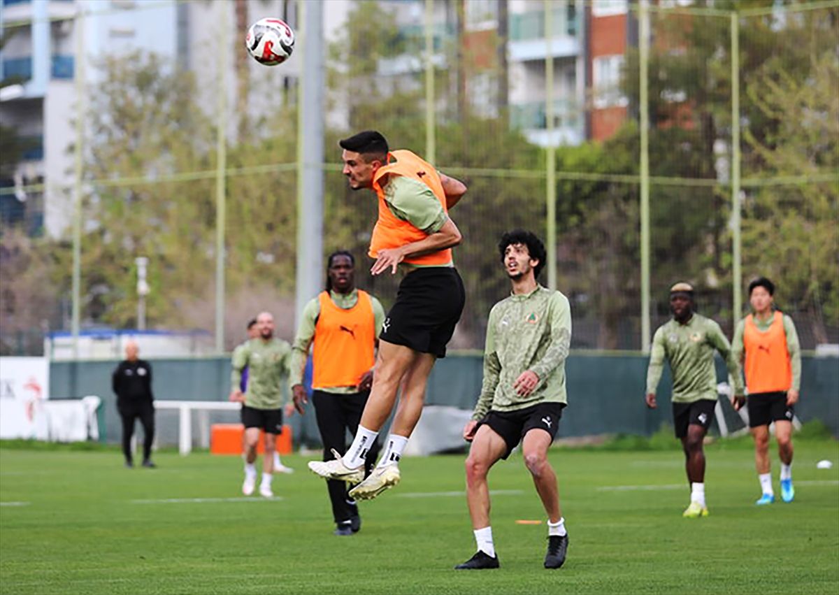 Alanyaspor, Kasımpaşa maçının hazırlıklarına başladı