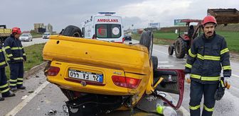 Amasya'da devrilen otomobildeki 2 kişi yaralandı