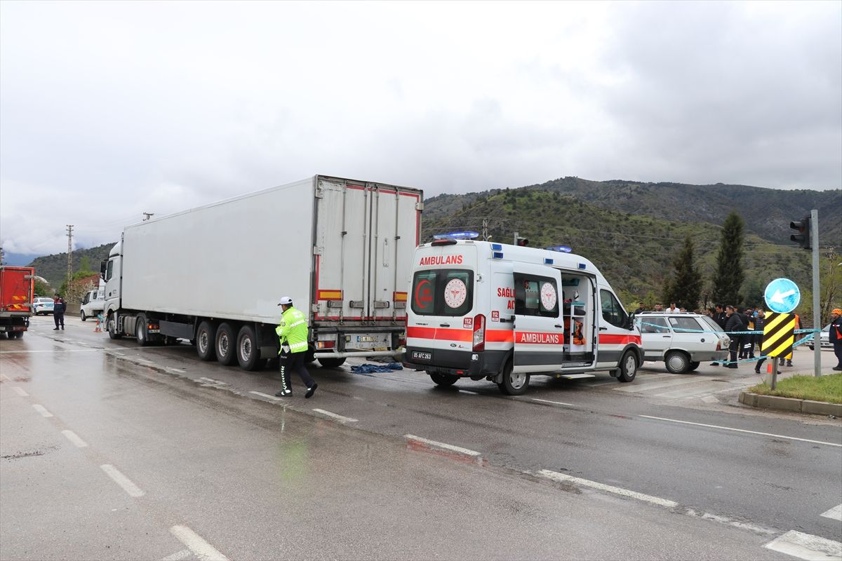 Amasya'da tır ile çarpışan otomobildeki 10 aylık bebek öldü, 4 kişi yaralandı