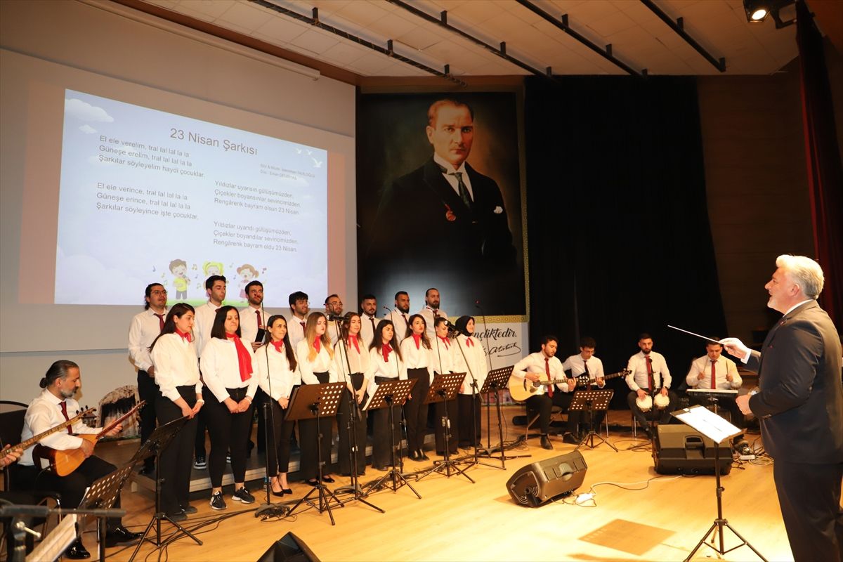 Amasya'da üniversite öğrencilerinden "23 Nisan" konseri