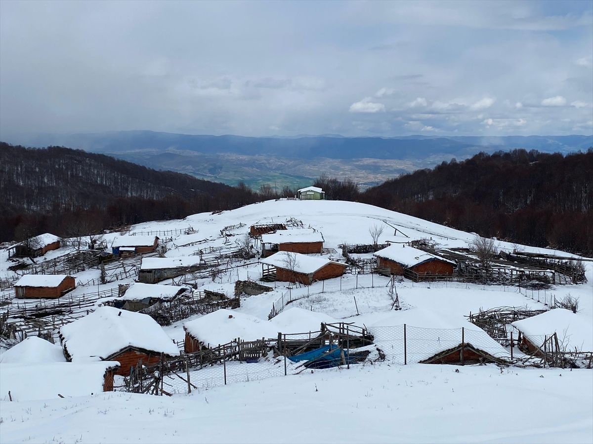 Amasya'nın yüksek kesimleri karla kaplandı