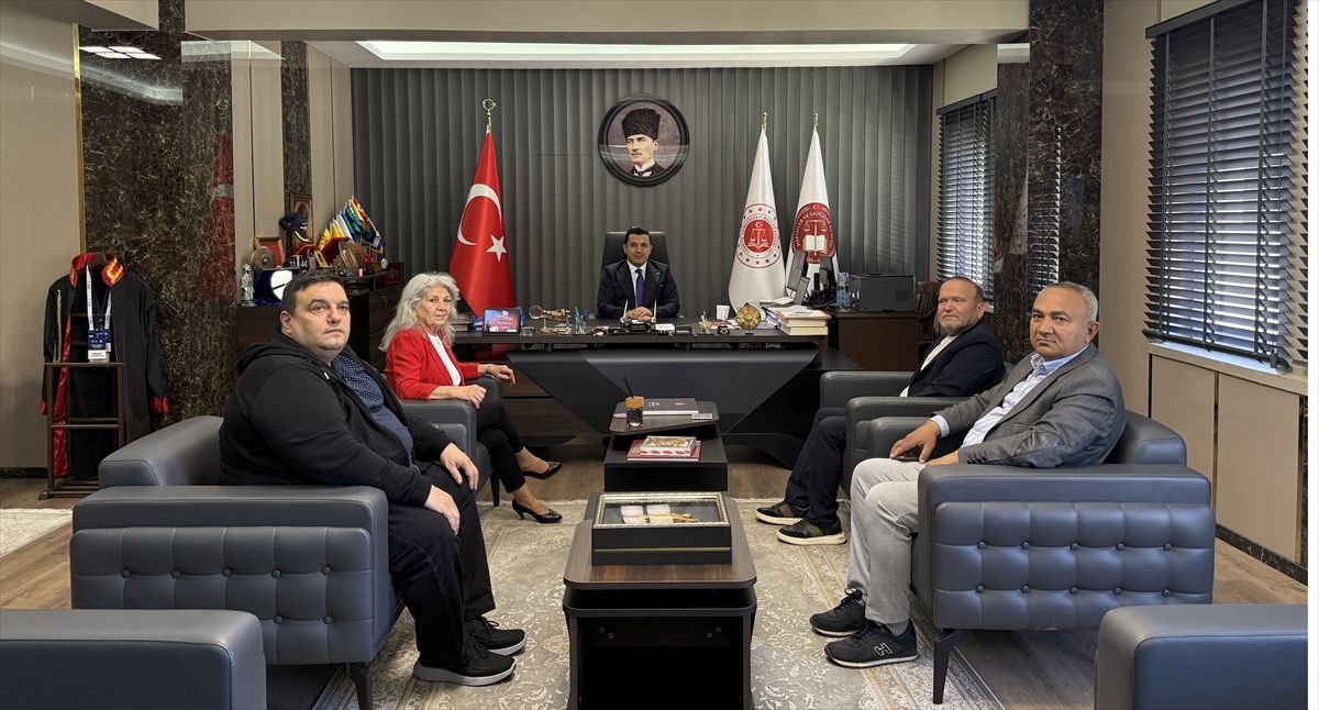 Anamur Gazeteciler Cemiyeti yönetimi Başsavcı Tanju Çatlı'yı ziyaret etti