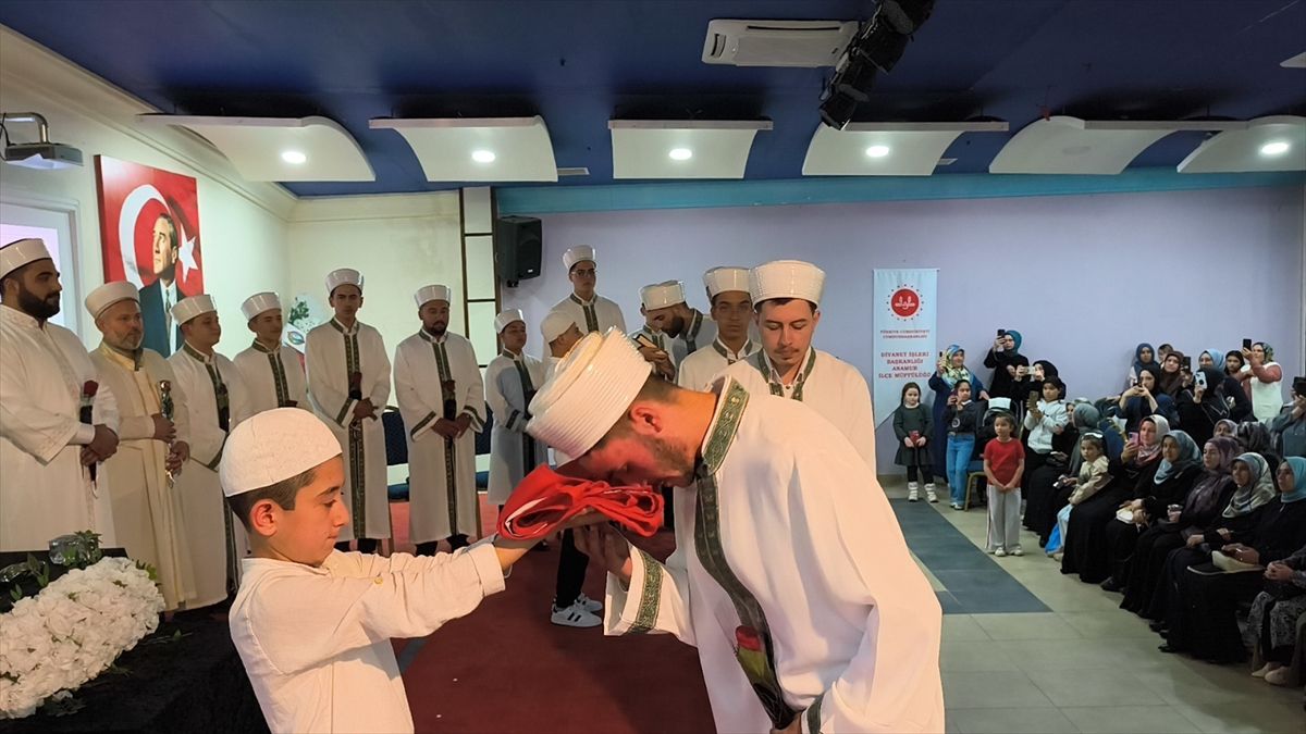 Anamur ilçesinde eğitimini tamamlayan hafızlık öğrencilerine belgeleri verildi