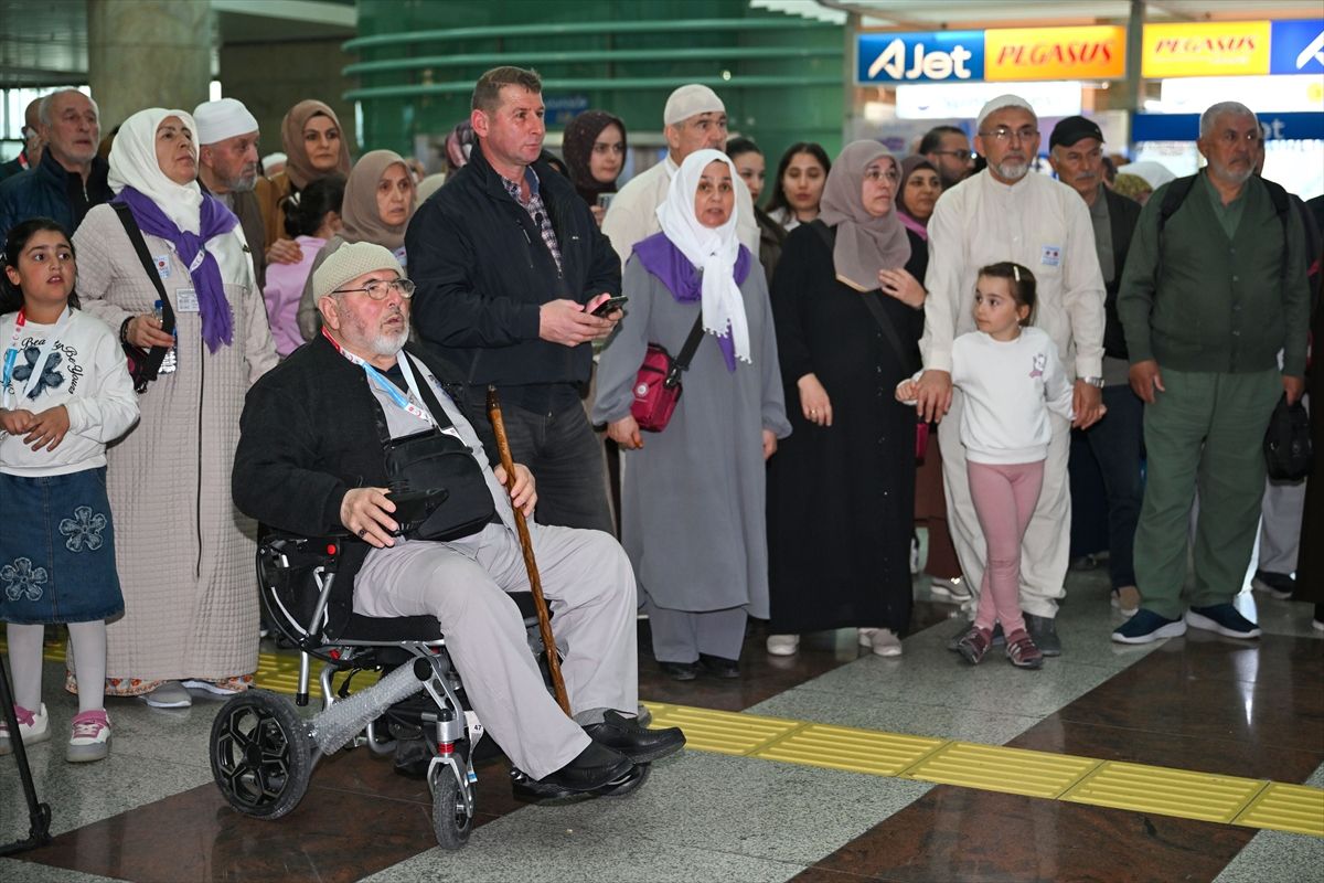 Ankara'dan ilk hac kafilesi dualarla uğurlandı
