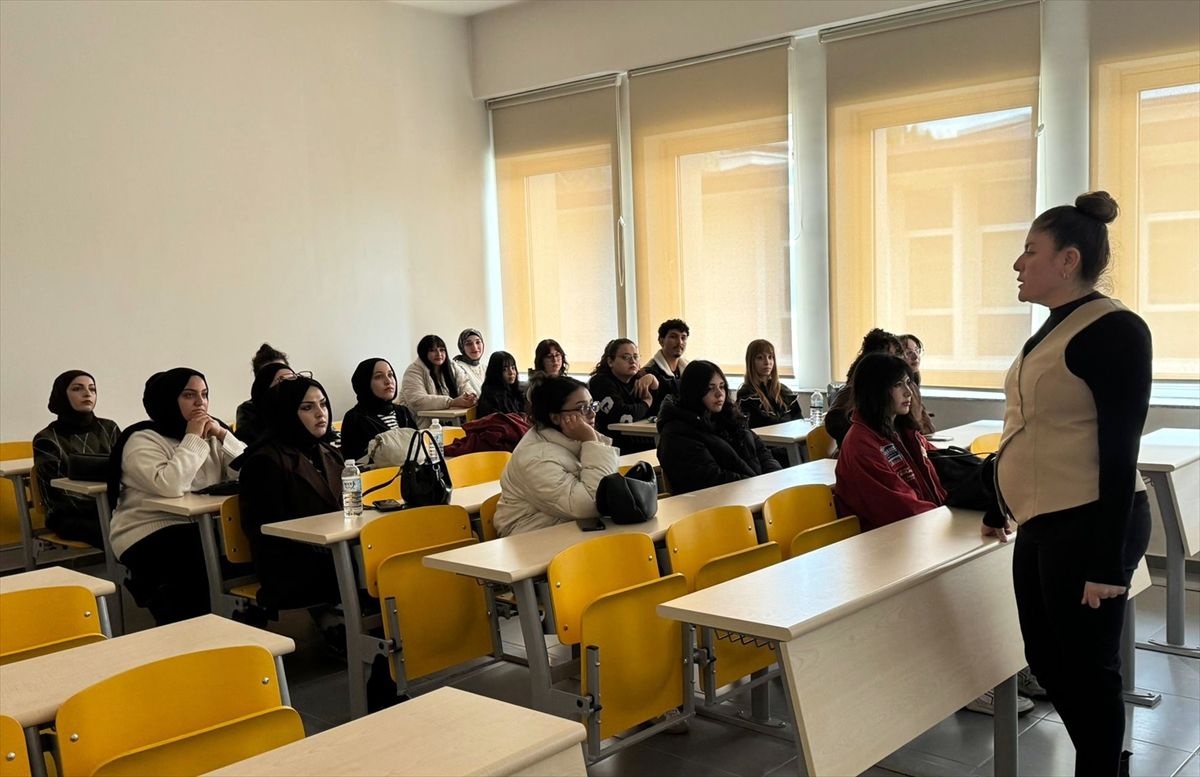 Ankara Üniversitesi Beypazarı Meslek Yüksekokulu'nda iş kulübü eğitim verildi