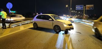 Antalya'da bariyerlere çarpan otomobildeki 2 kişi yaralandı