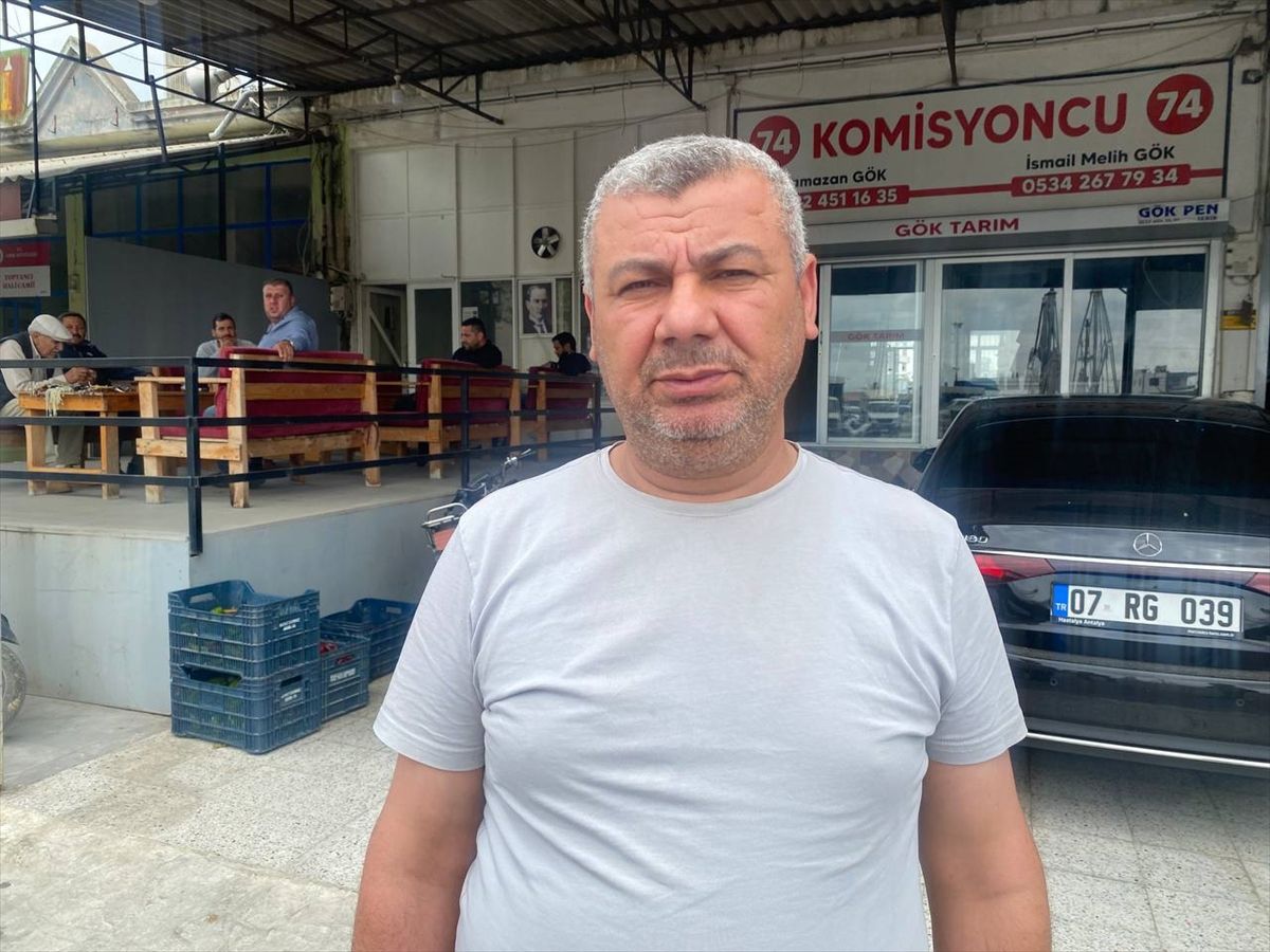 Antalya'da biber yüklü kamyonetin çalınması güvenlik kamerasınca kaydedildi