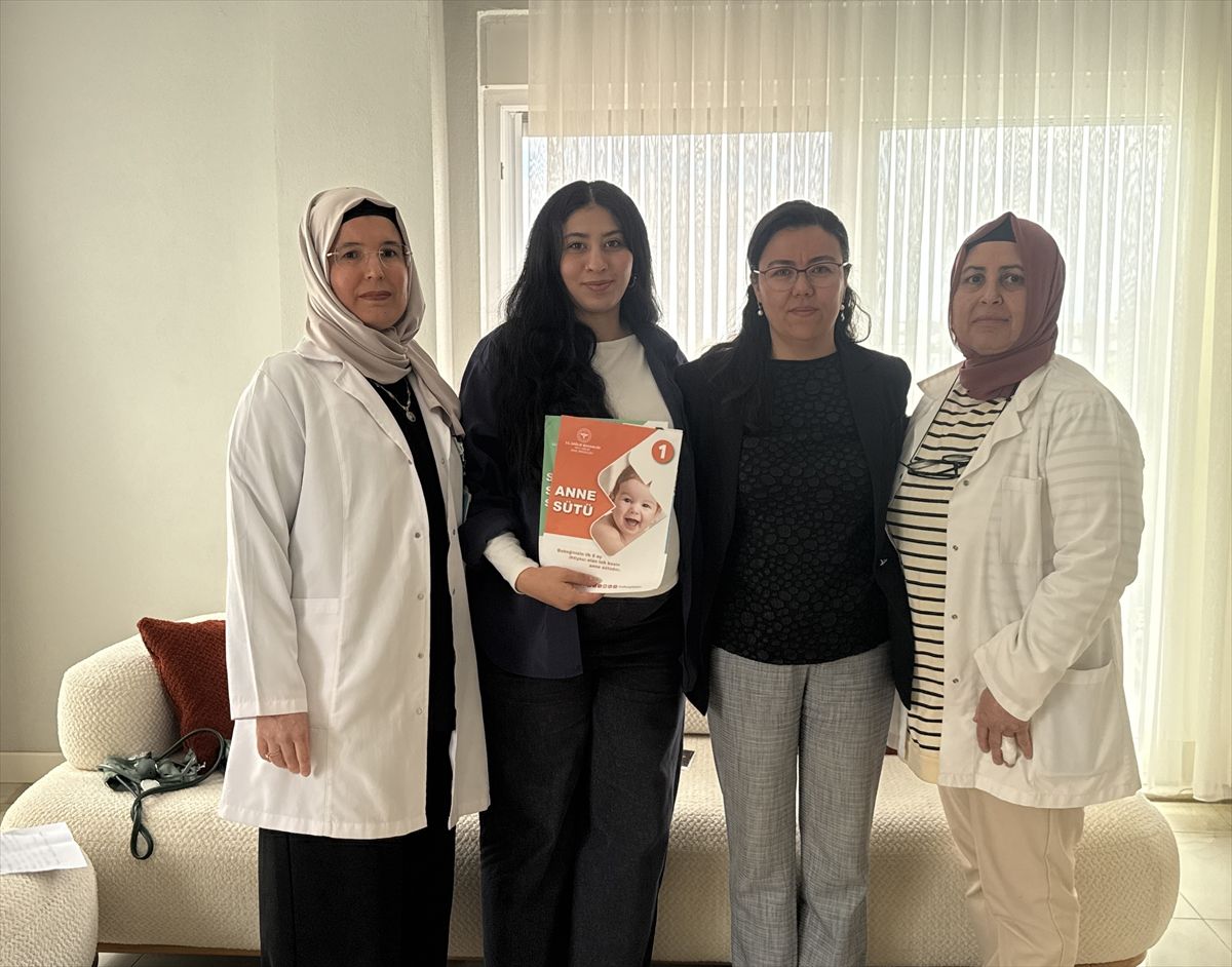 Antalya'da 'Her Gebeye Bir Ebe' uygulaması kapsamında ev ziyaretleri başladı