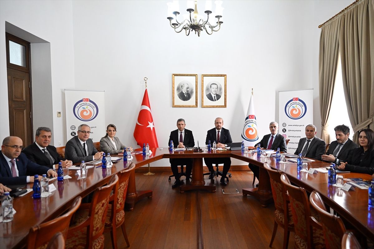 Antalya'da orman yangınlarına yönelik tedbirler ele alındı