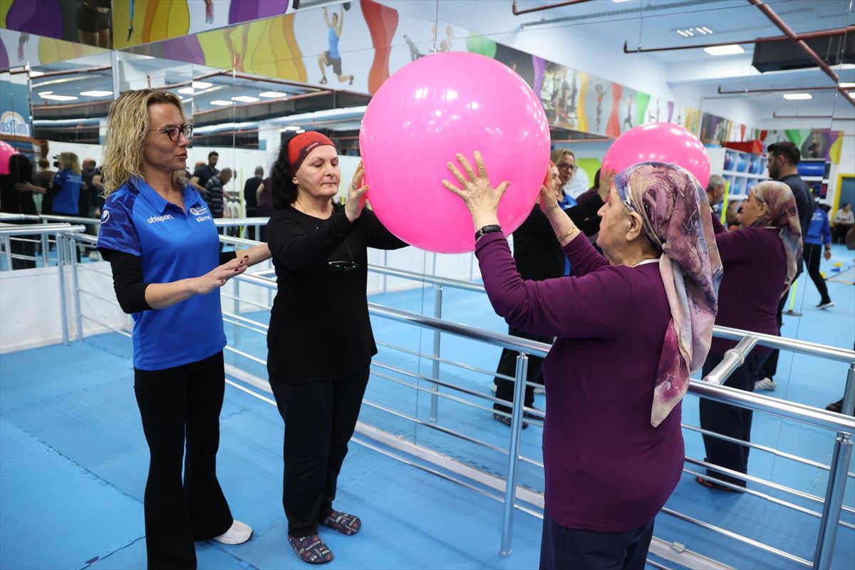 Antalya'da Parkinson hastalarına yönelik eğitim düzenlendi
