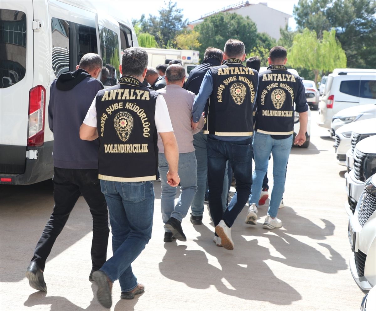Antalya'da sahte vekaletle gayrimenkul dolandırıcılığı yapan 11 kişi tutuklandı