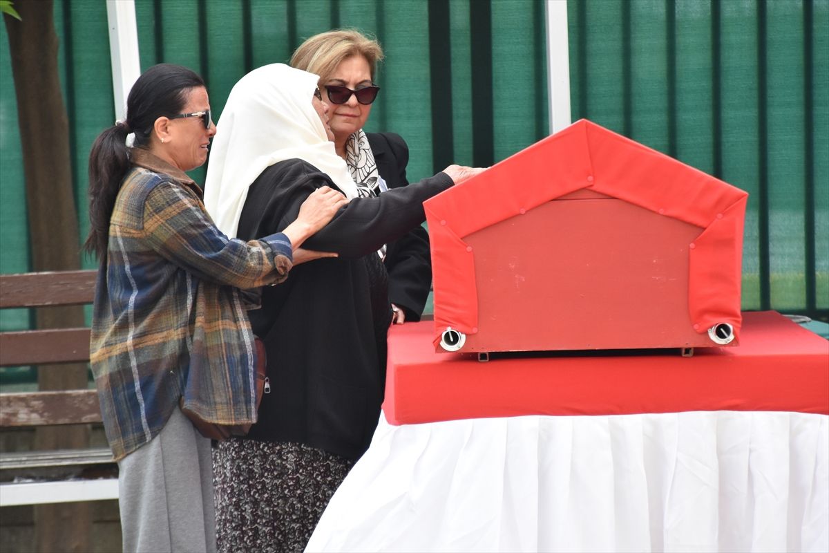Antalya'da tedavi gördüğü hastanede yaşamını yitiren Cumhuriyet Savcısı Gadem Taş toprağa verildi
