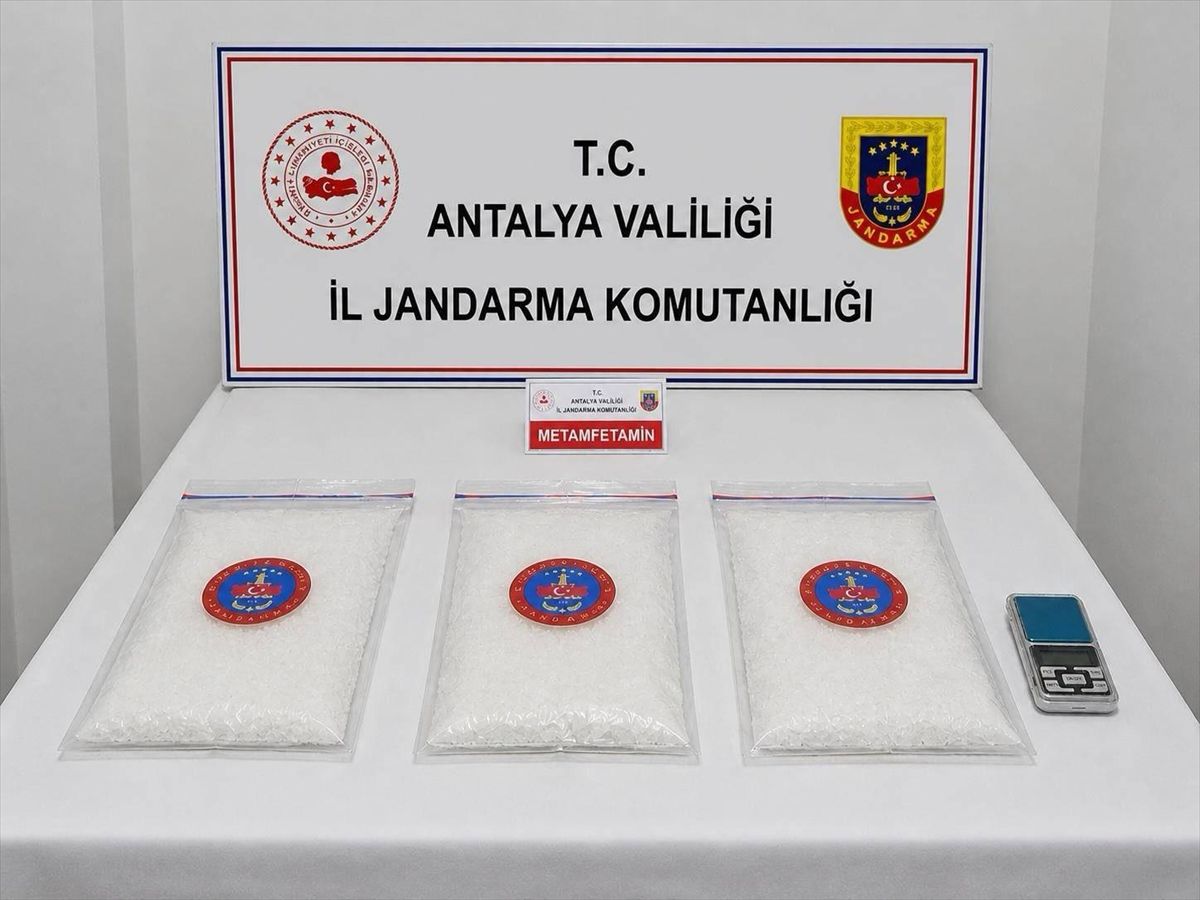 Antalya'da uyuşturucu operasyonunda yakalanan 2 zanlı tutuklandı
