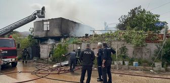 Antalya'da yangın çıkan müstakil ev kullanılamaz hale geldi